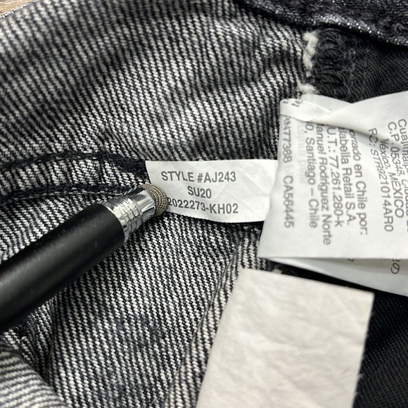 Madewell Relaxed Denim Jean Shorts Faded Black Wash Button Fly Raw Hem Sz 28 - Picture 10 of 11